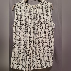 Large Roz and Ali sleeve less blouse. Never worn. color Grey and white.